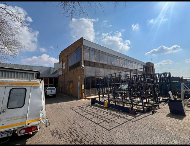 5,500M² WAREHOUSE FOR SALE IN SUNDERLAND RIDGE